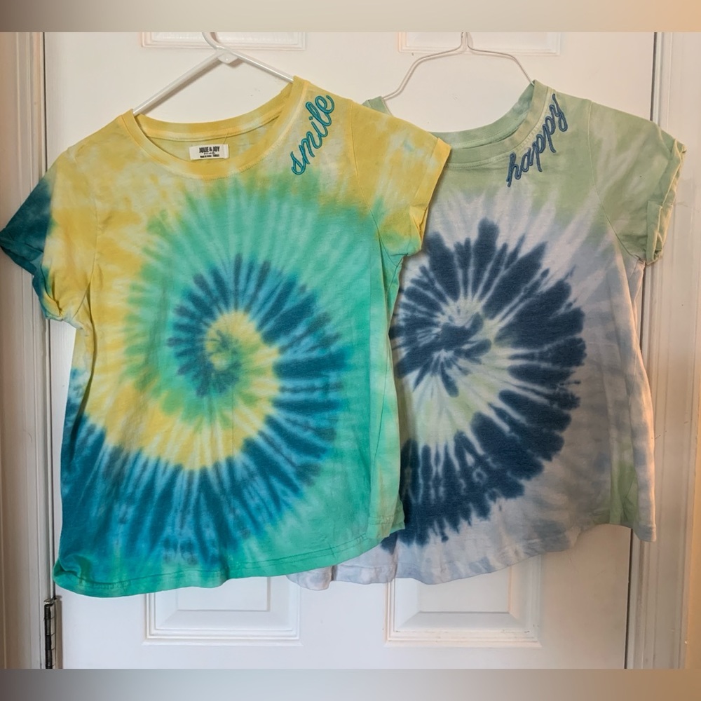Jolie & Joy T-Shirts 2 In Women’s Size Small  Tie Dye Swirl Happy Smile